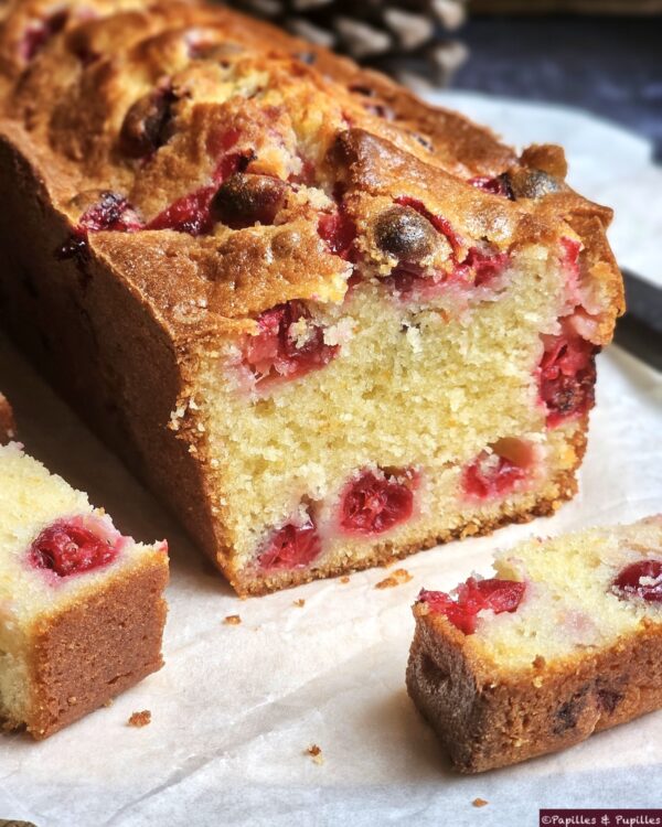 Cake cranberries orange
