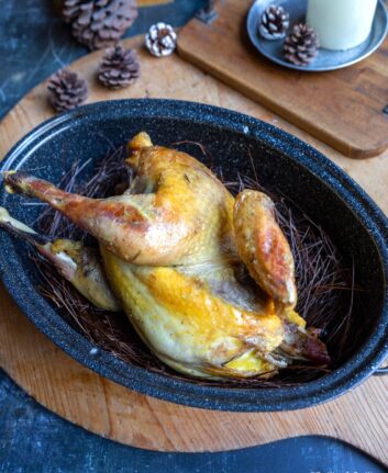 Pintade cuite au foin