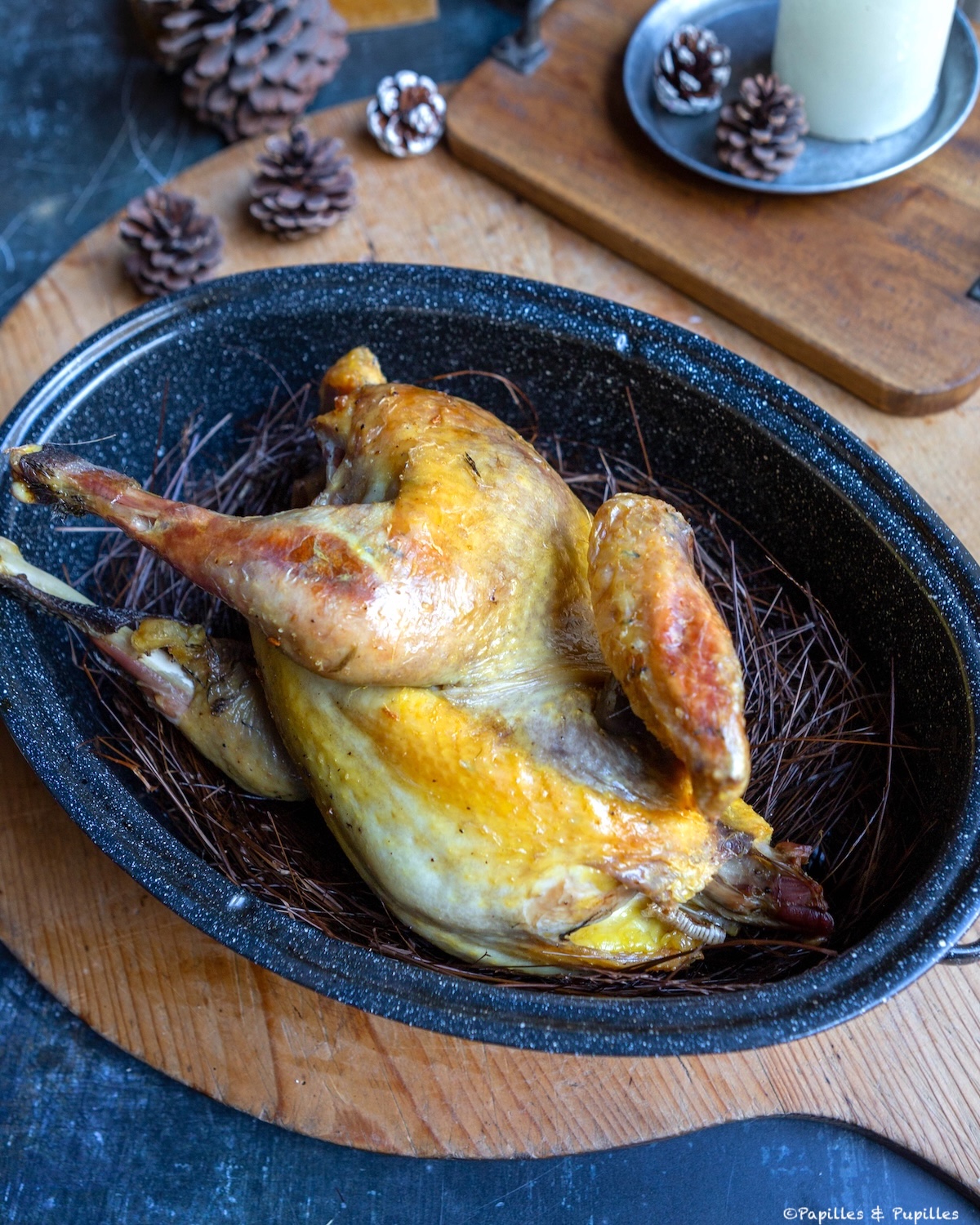 Pintade cuite au foin dans une cocotte