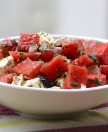 Salade de pastèque, feta et olives noires
