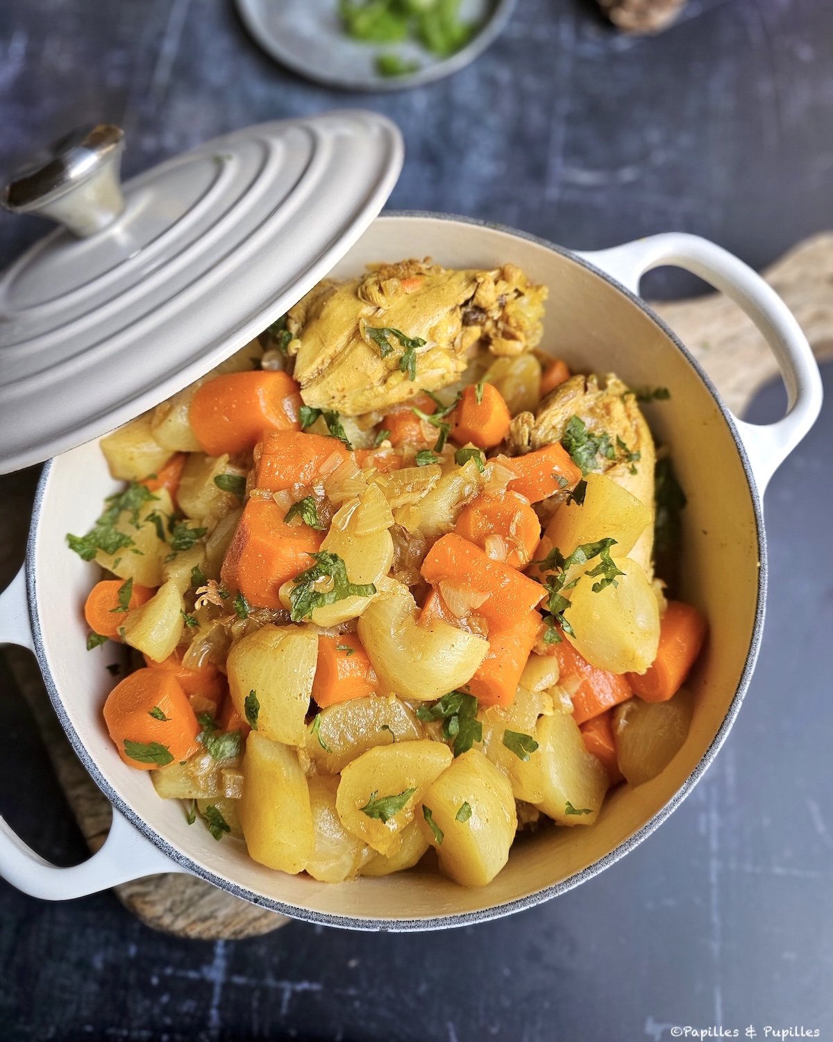 Tajine de poulet, carottes et navets
