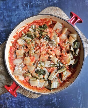 Blettes à la sauce tomate