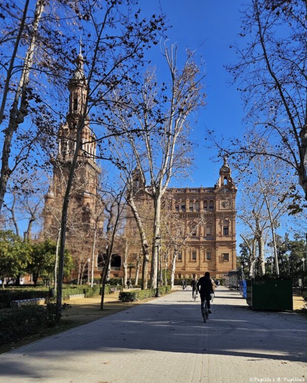 Tour nord, place d'Espagne