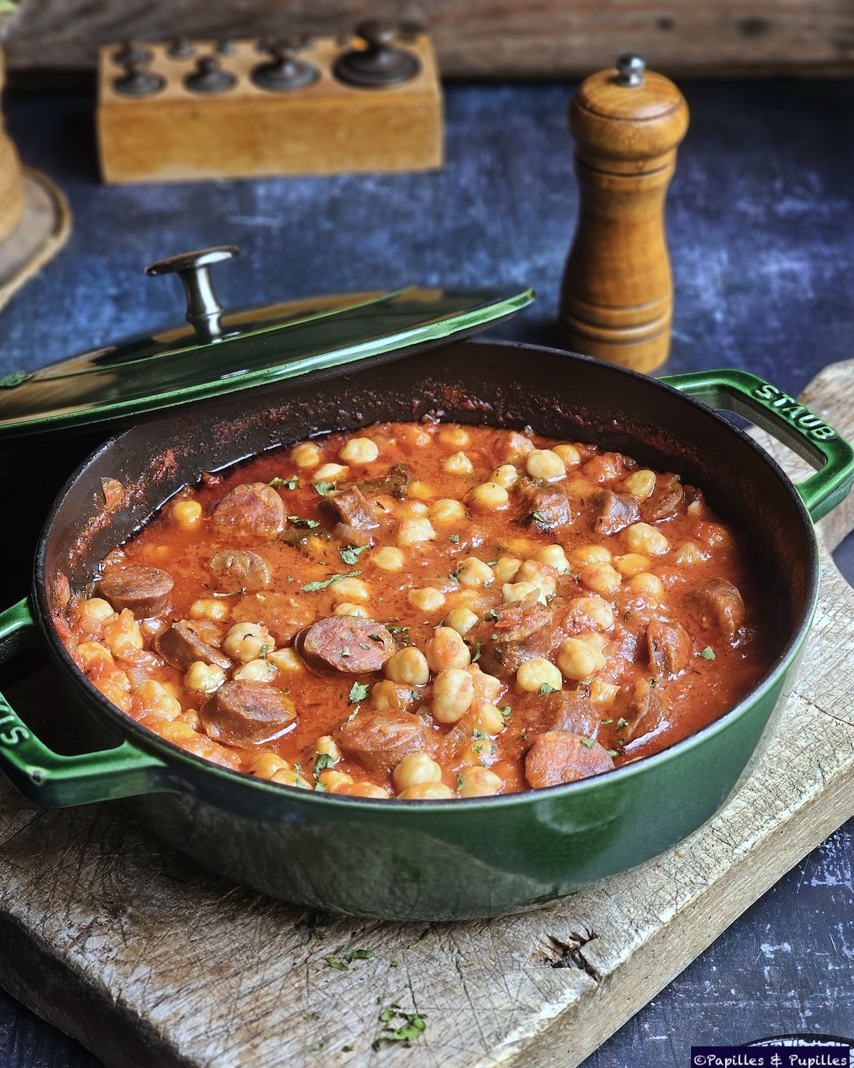 Pois chiches à la tomate et au chorizo