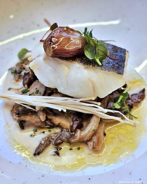 Cabillaud, pignons de pin, anchois, champignons