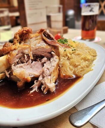 Uerige-Haxe (Schwein) ofenfrisch und kross