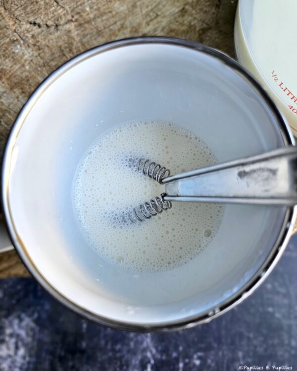 Maizena dissoute dans le lait froid