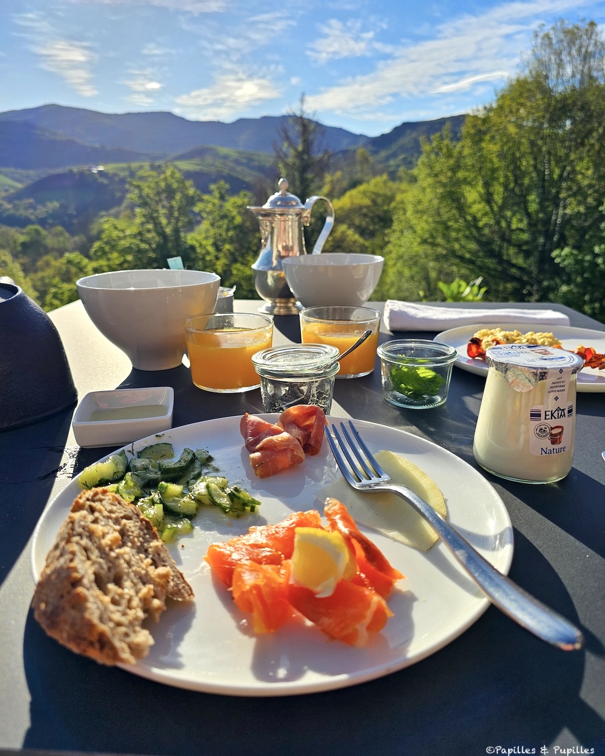 Petit déjeuner avec vue
