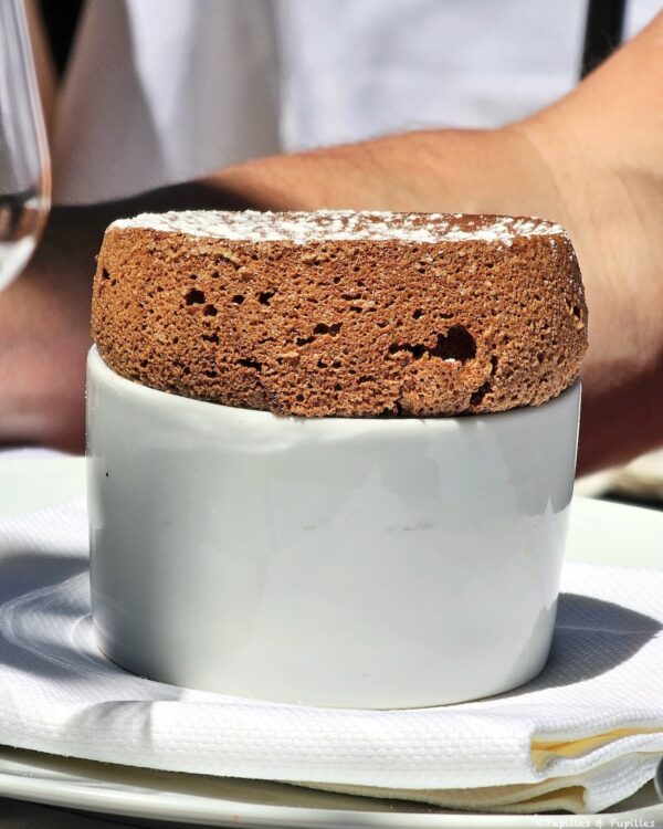 soufflé léger au chocolat Guanaja, sorbet thym et citron