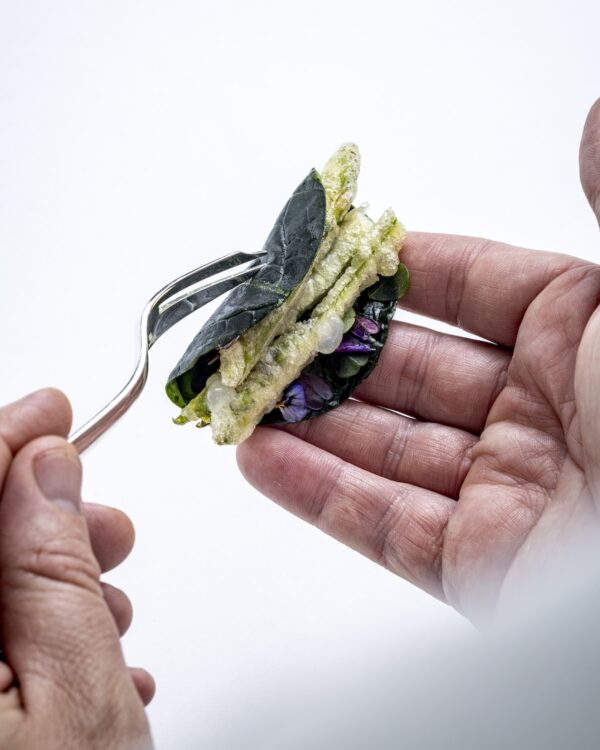 Taloa de feuilles et fleurs ©SimonDetraz