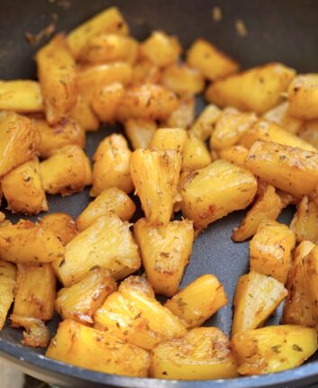 Ananas rôti au piment