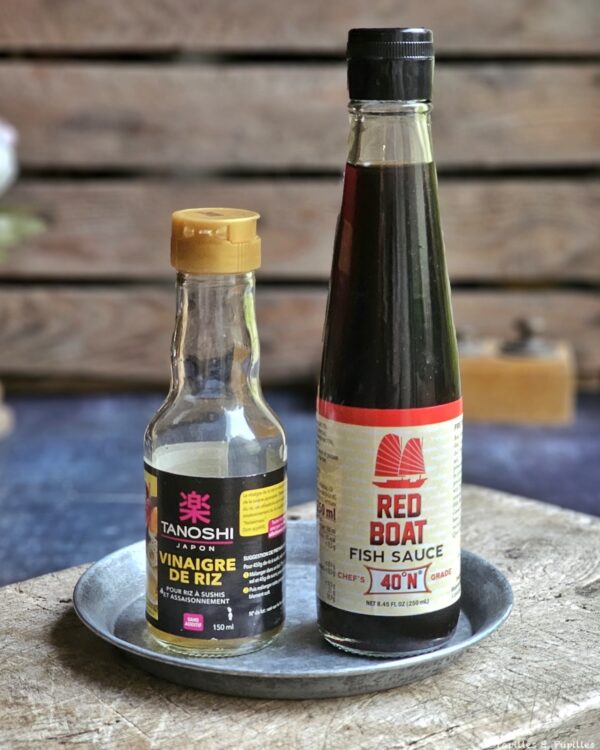 Vinaigre de riz et Nuoc Mam (sauce poisson)