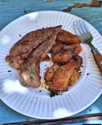 Aiguillettes de canard à l’ananas sautées, sauce soja-miel