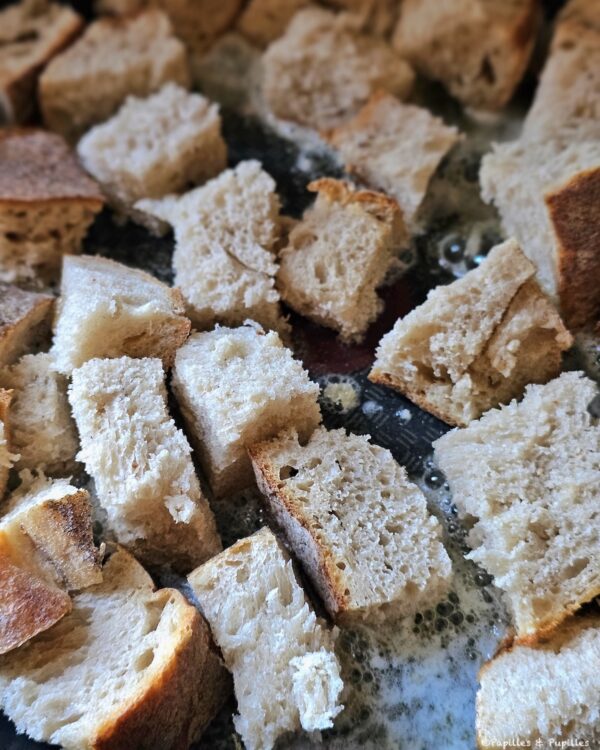 Croûtons dans le beurre fondu
