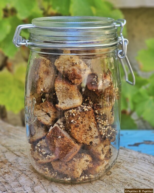 Croûtons maison dans le bocal