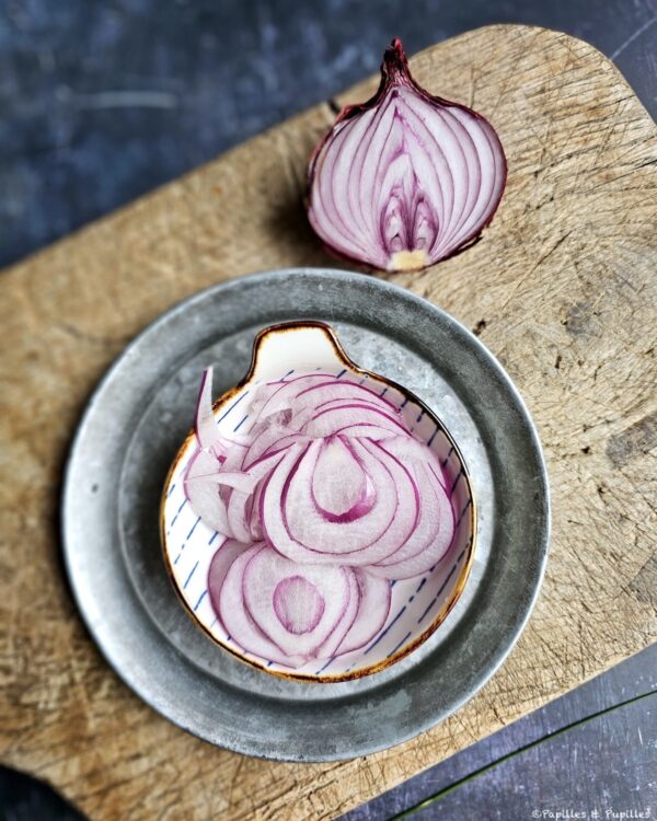 Oignon rouge ciselé