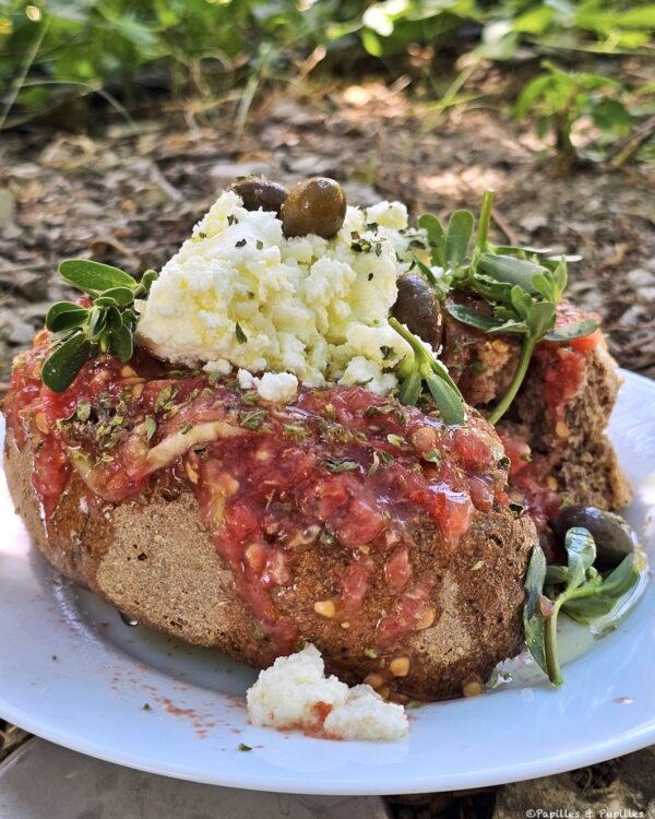 Dakos à la mizithra et pourpier