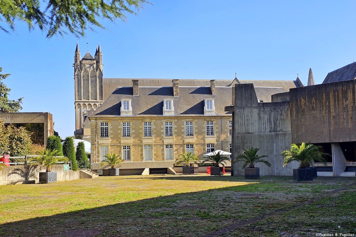 A côté du musée