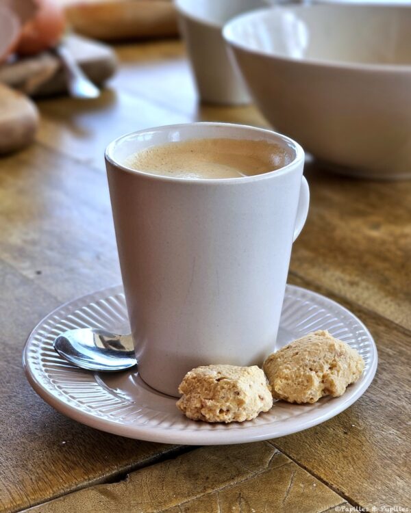 Carquinyols et café