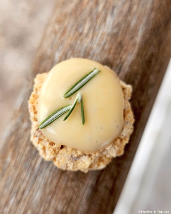 Carquinyols, mayonnaise miel, romarin