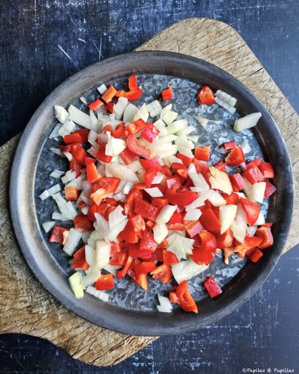 Dés d'oignons et poivrons
