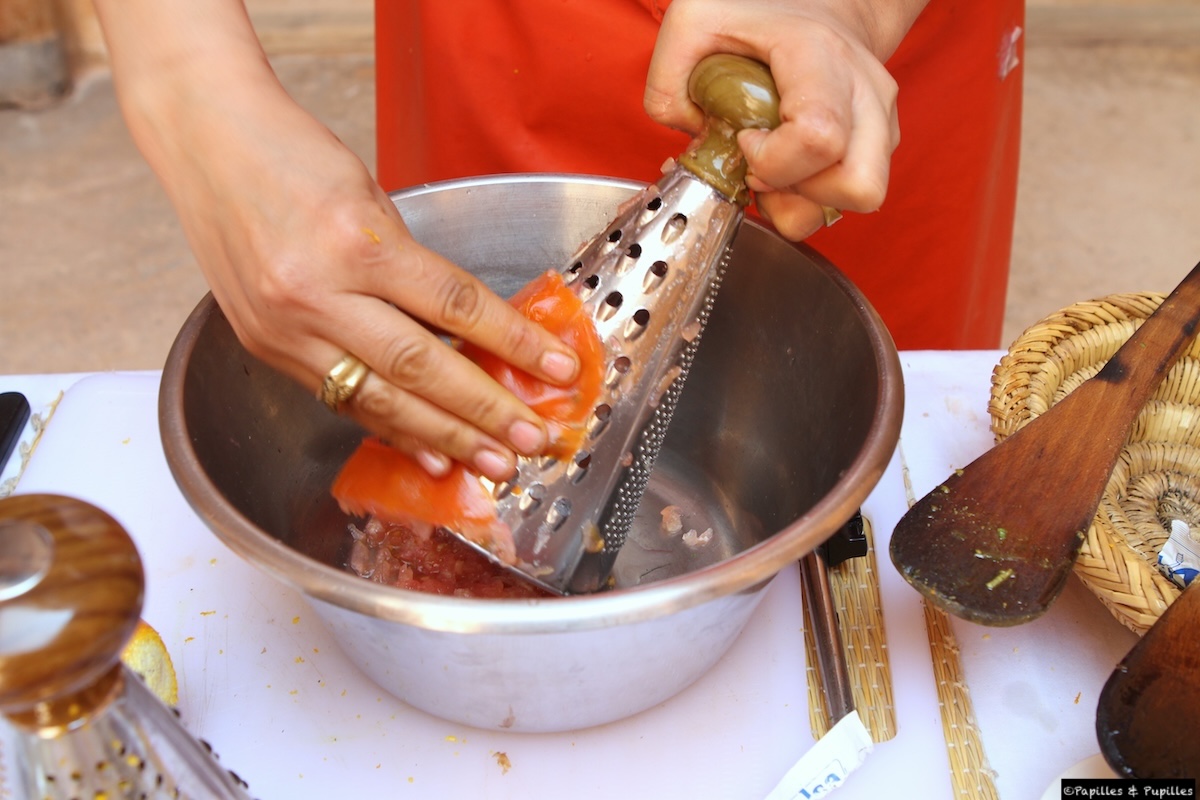 Râpez les tomates