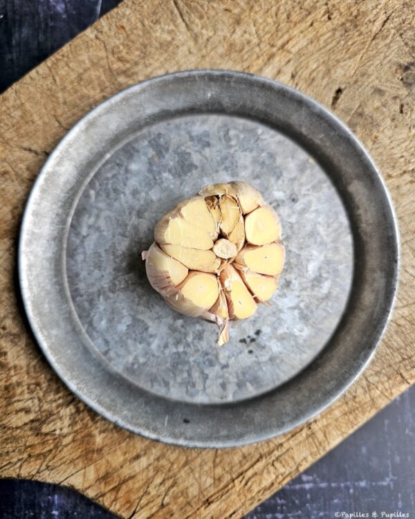 Tête d'ail coupée