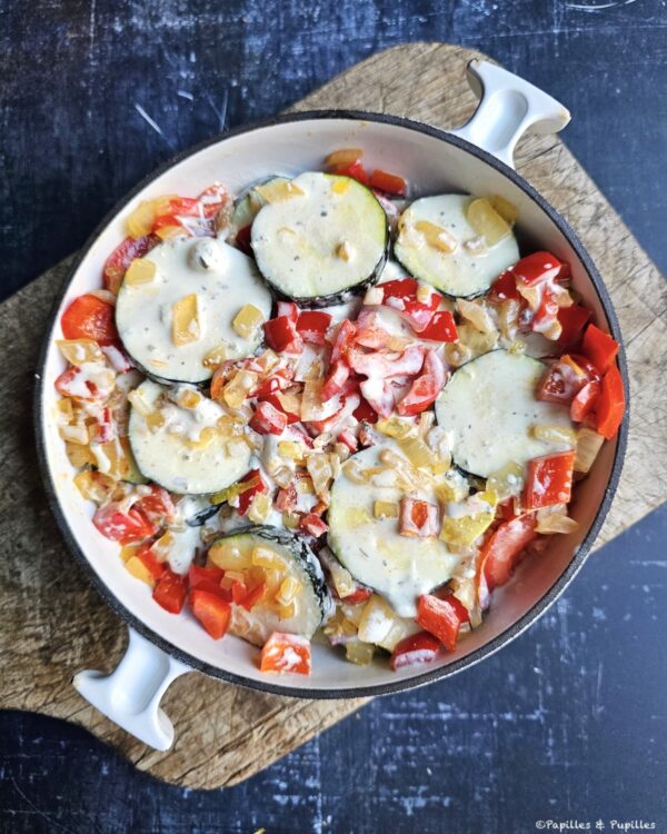 Versez l'appareil à base de fromage frais