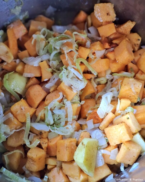 Ajoutez butternut et pommes de terre