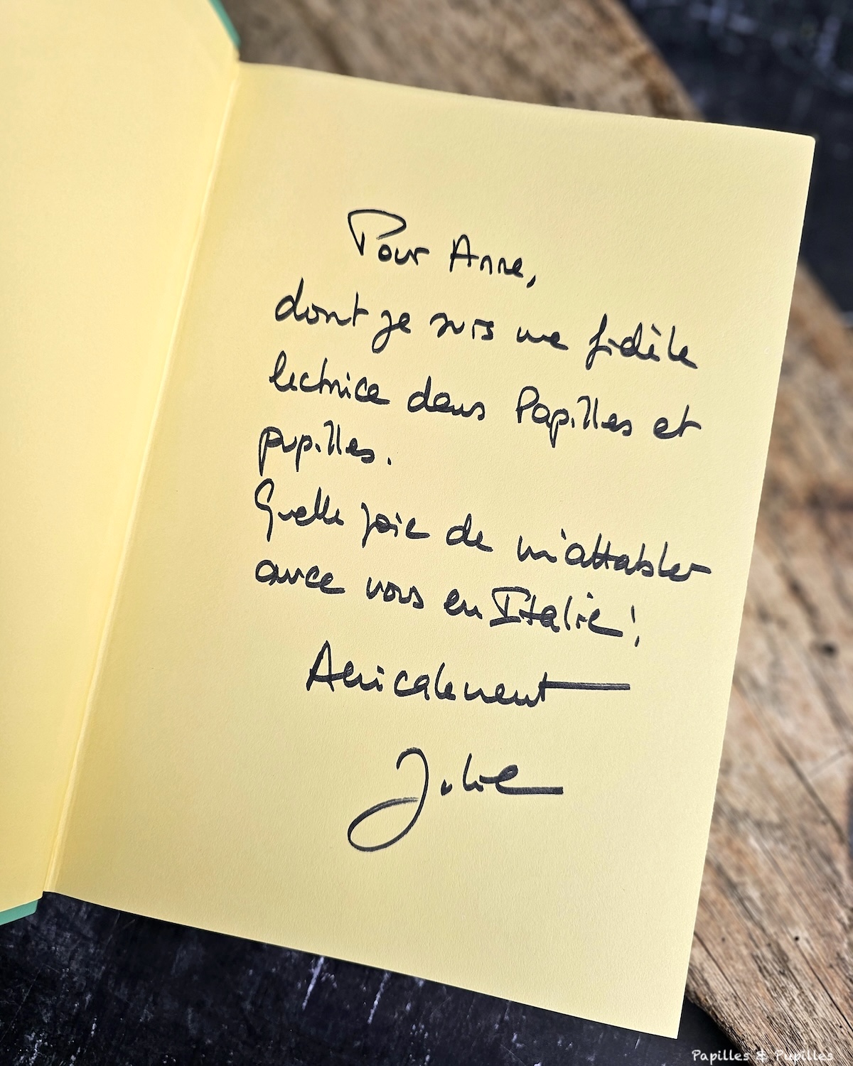  Dédicace de Julie Andrieu dans son dernier livre <3