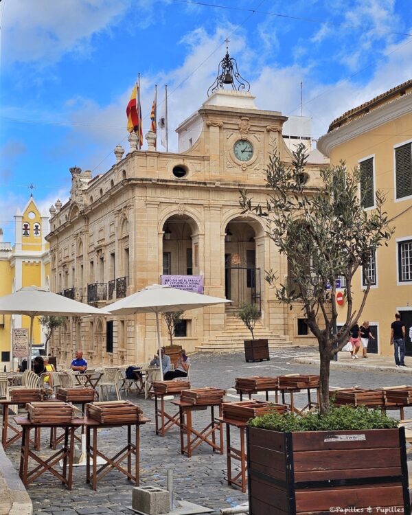Hôtel de ville, plaça de la Constitució