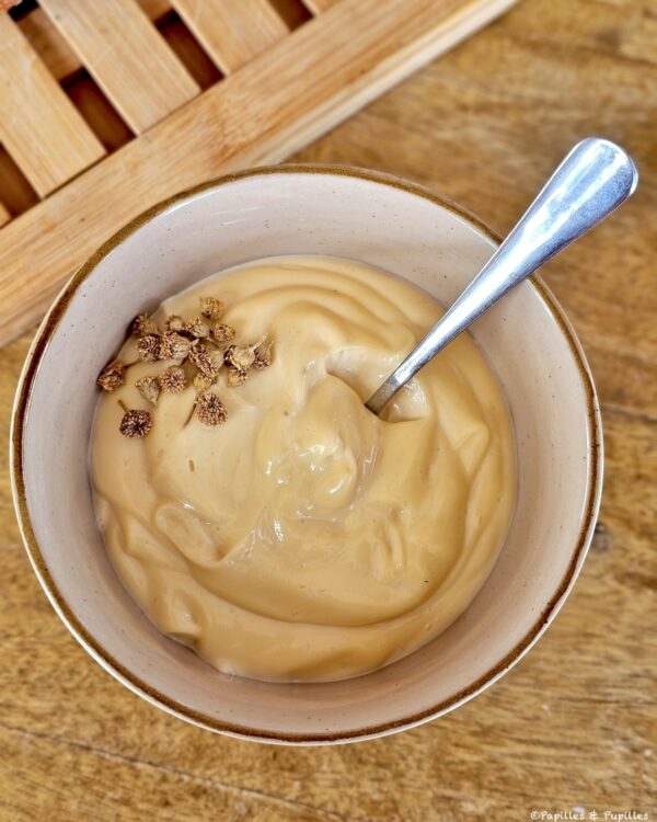 Mahonnaise aux fleurs de camomille séchées