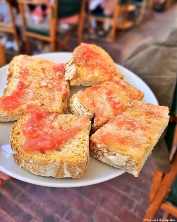 Pan con tomate