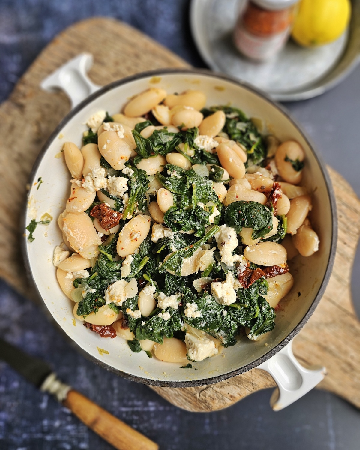 Poêlée d’épinards et haricots blancs à la méditerranéenne
