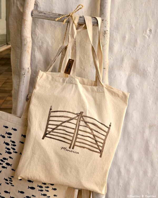 Tote bag
