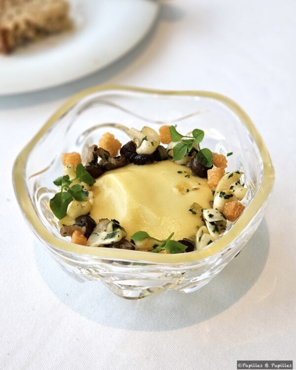 Cassolette de purée et duxelles de champignons servie en accompagnement du Pithiviers