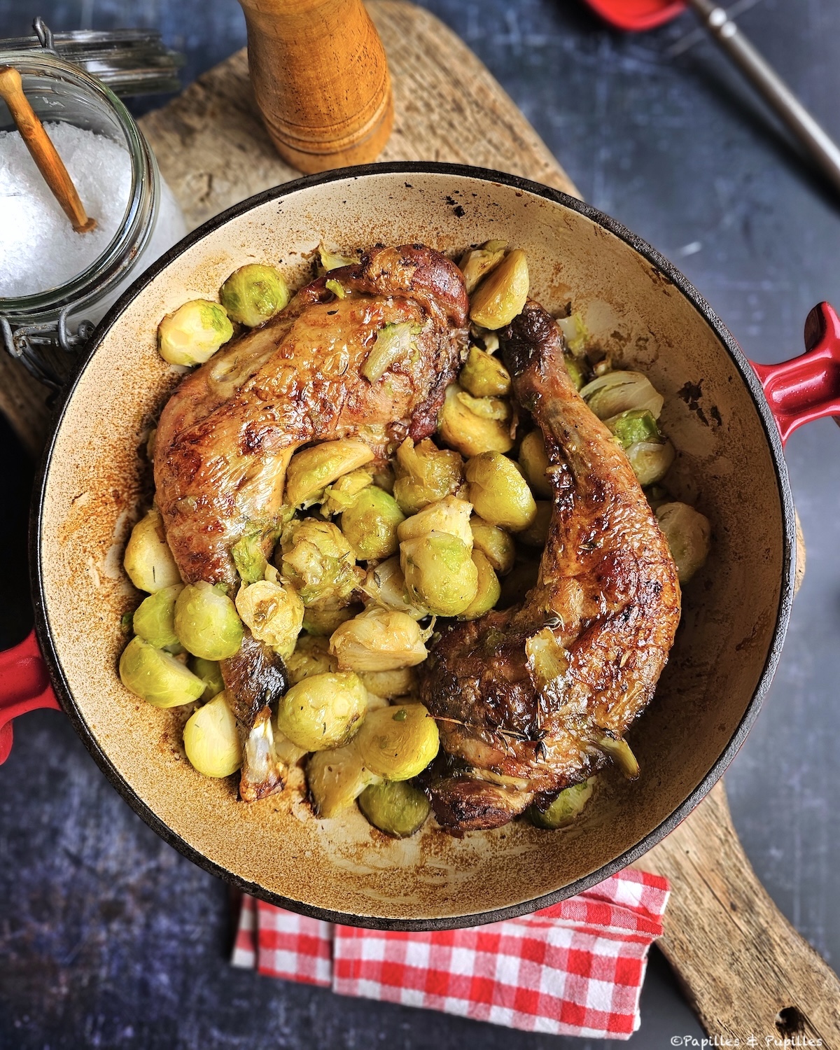Cuisses de pintade laquées au miel et balsamique, choux de Bruxelles rôtis