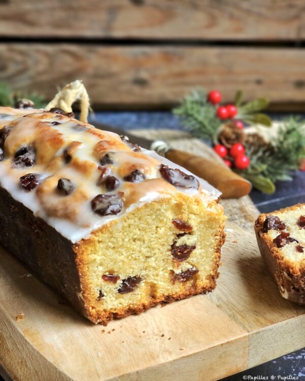 Cake au citron, amandes et cranberries, tranché