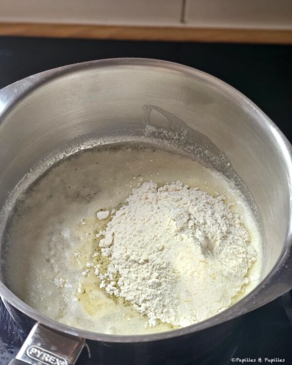 Ajoutez la farine
