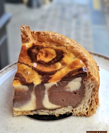 Part de flan marbré vanille chocolat