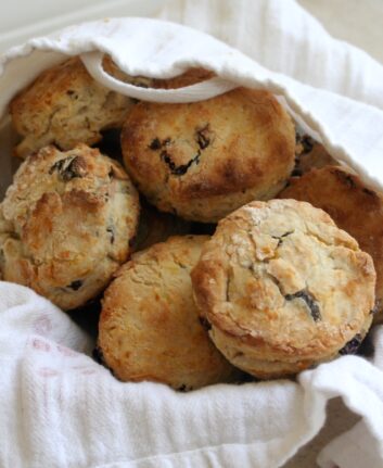 Scones dans un panier
