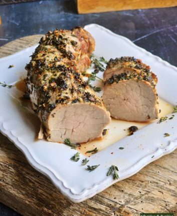 Filet mignon en croûte d'herbes tranché