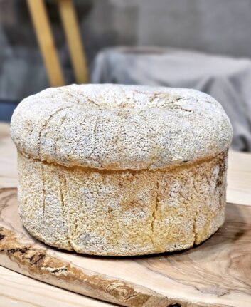 Fromage Cebreiro DOP à la forme de toque de chef présenté au Salón Gourmets de Madrid