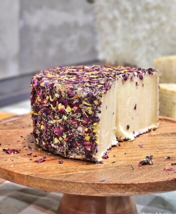 Fromage de brebis aux fleurs