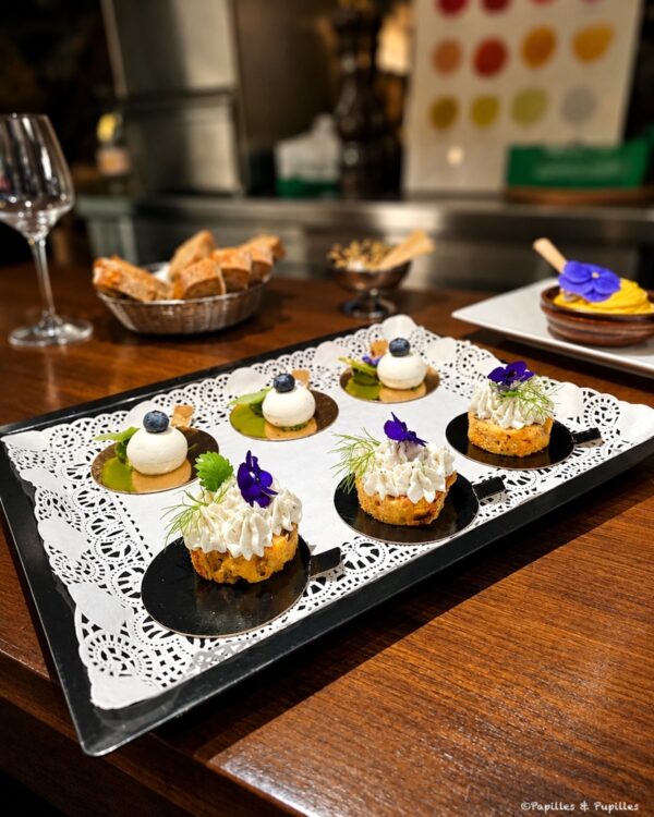 Bouchées apéritives gastronomiques servies pour les accords mets vins