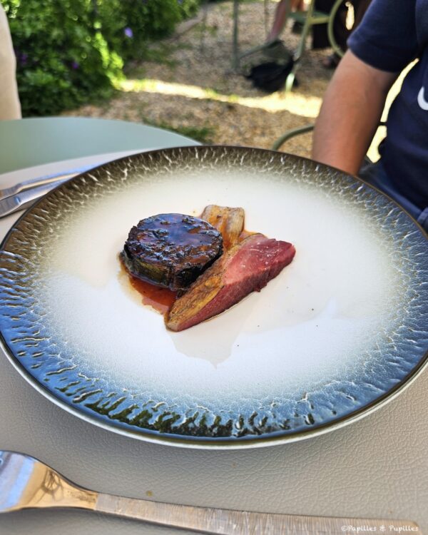 Canette au sang servie avec blette rôtie et pâté tiède aux Jardiniers à Ligré