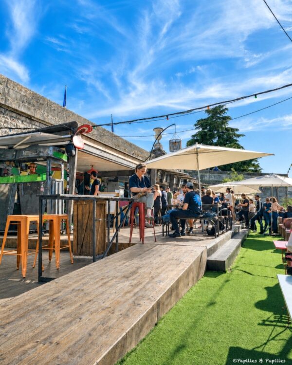 Terrasse de la guinguette Chez Dupont au bord de Loire à Tours