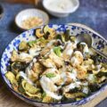 Blancs de poulet aux courgettes rôties, zaatar, citron et olives noires