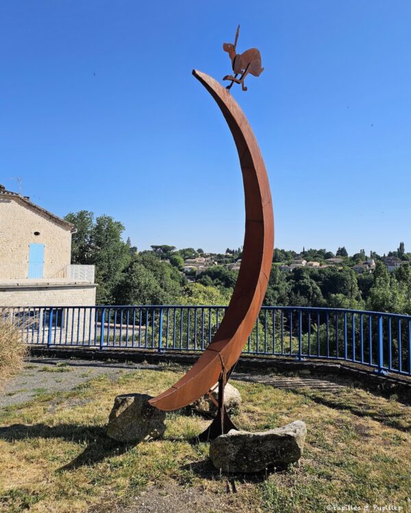Sculpture La lune, le lapin et la tortue de Daniel Pézeril à Castelnau-Montratier