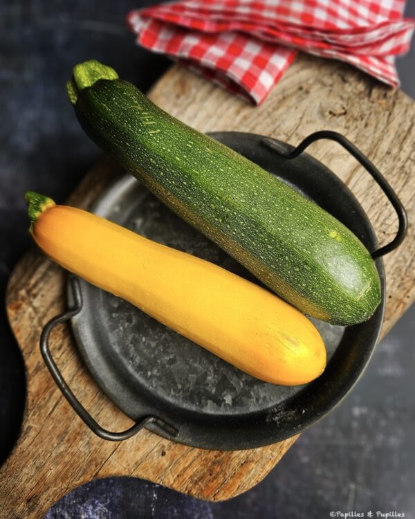 Courgettes, 1 jaune, 1 verte